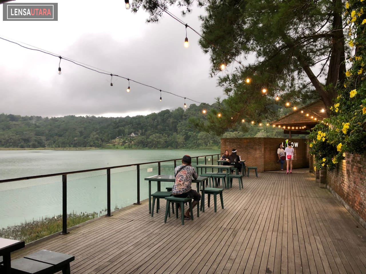 Keindahan Danau Linow Langsung di Depan Mata Lewat Cafe ini