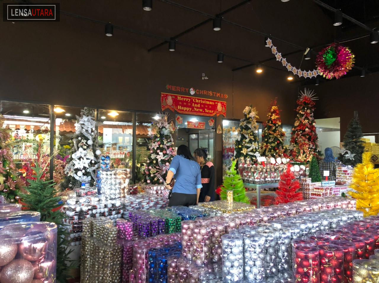 Natal So Dekat, Pernak-perniknya Mulai Ramaikan Pusat Pertokoan