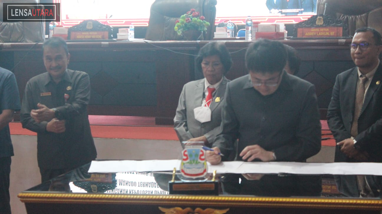 Rapat Paripurna DPRD Kota Manado Tetapkan 4 Raperda Sekaligus