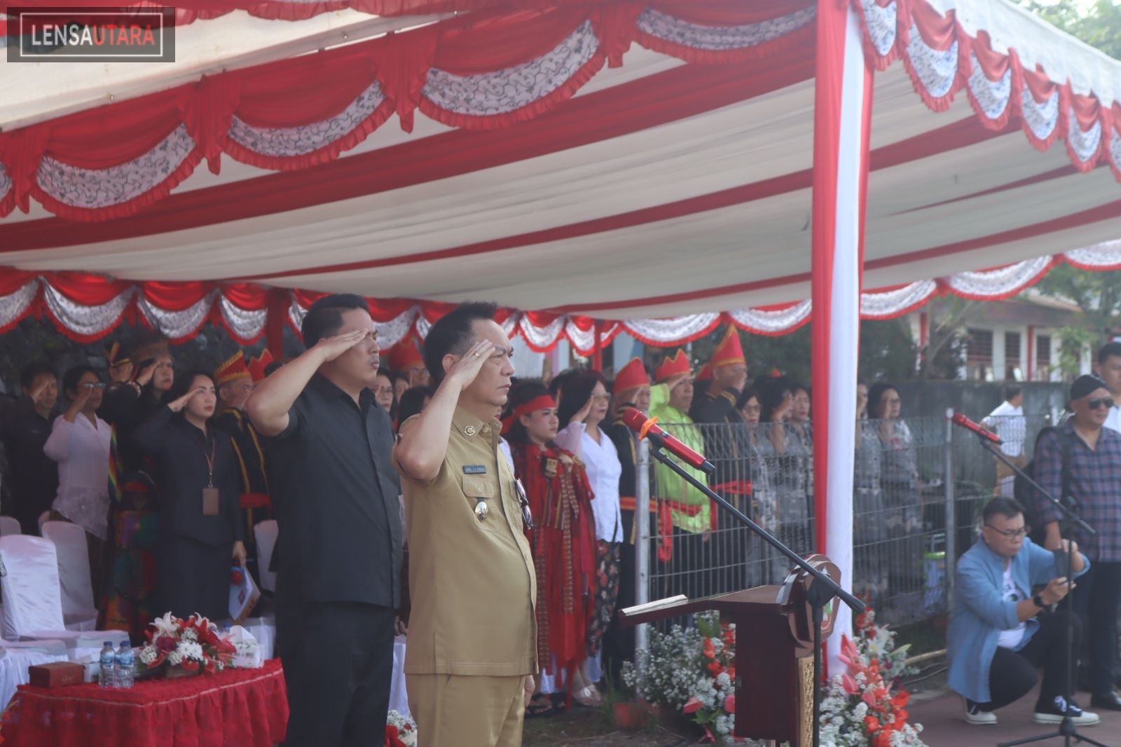 Caroll Senduk Jadi Pembina Upacara Hari Guru Nasional di Tomohon