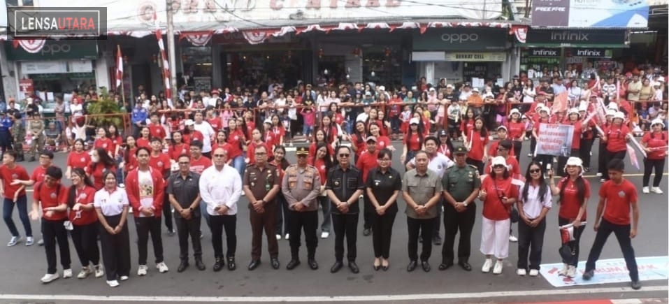 Seluruh Program Unggulan CS-SR Ditampilkan dalam Pawai Pembangunan di Kota Tomohon