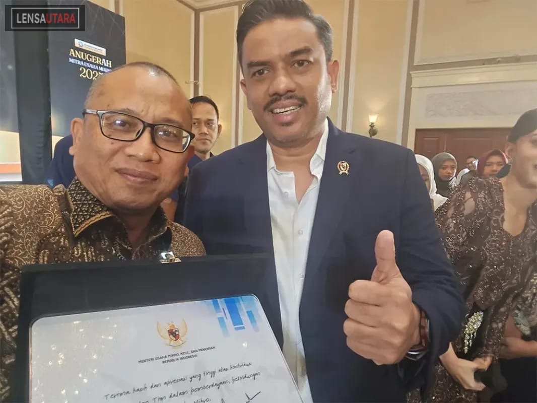 Bank SulutGo Terima Piagam “Anugerah Mitra Usaha Ekonomi 2025” dari Menteri UMKM