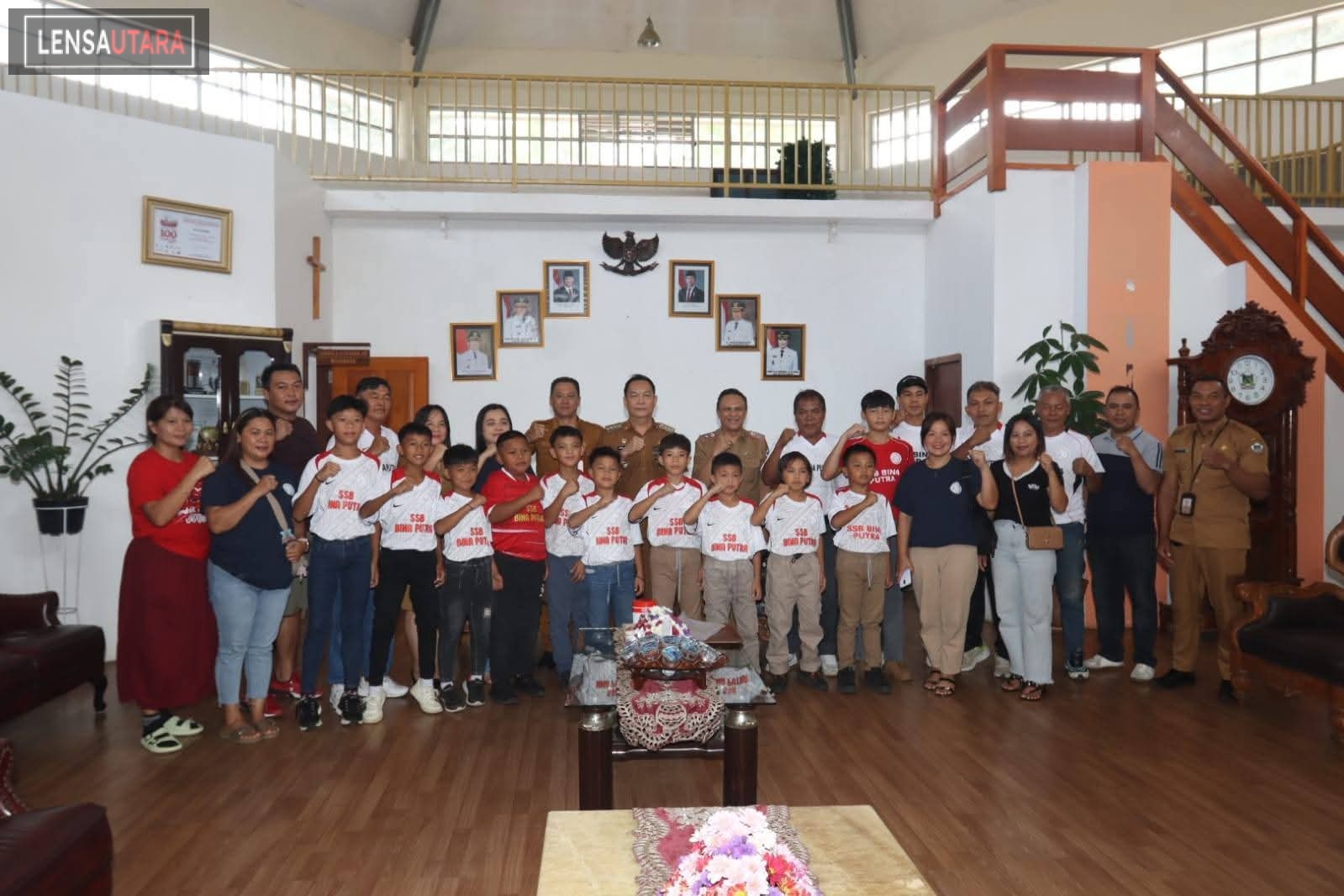 Dilepas Wali Kota, Tim SSB Bina Putra Tomohon Siap Bertarung di Forum Sepakbola Anak Indonesia 2026 di Bali
